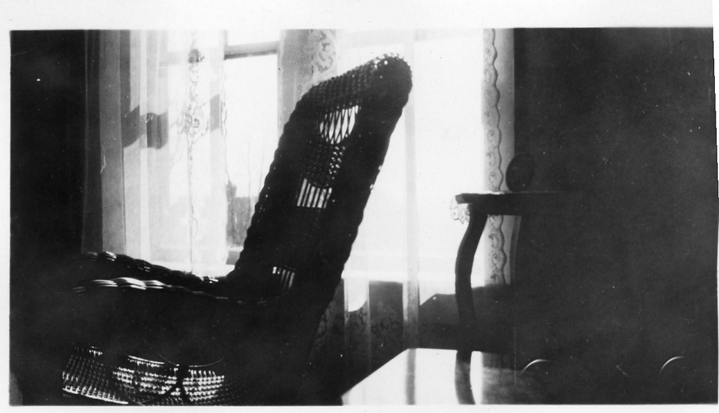 HomePlcxiii SWindowinFrRm 02-1921